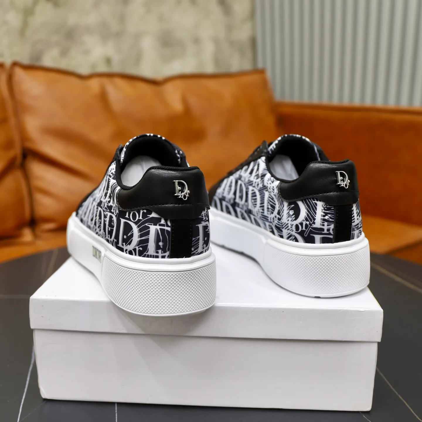 Ex-factory price: 440💰🙅‍♂️🙅‍♂️🙅‍♂️ Brand: Dior DIOR Standard code: 38-44 (45 customized) Grade: Same as the official website Material: Original fabric Comfortable lining Lightweight wear-resistant outsole Style category: Men's fashionable casual shoes Running sneakers Distinguished luxury brand elements Top luxury Color: Actual picture color